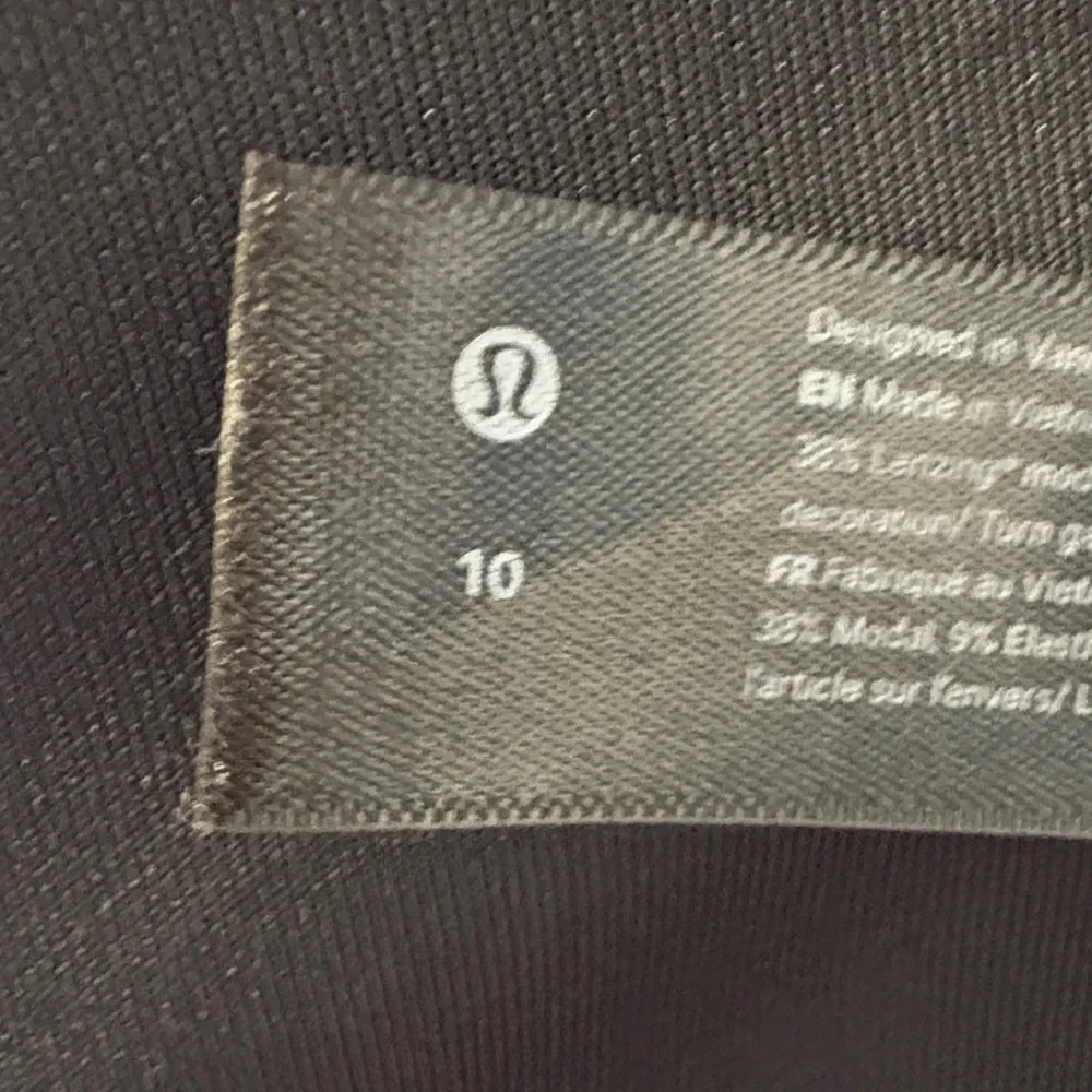 Lululemon Softstreme Drop Sleeve Wrap ~ 10 ~ Black
